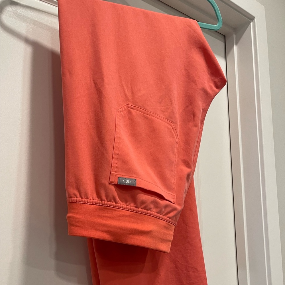 FIGS Livingston™ Basic Scrub Pants
